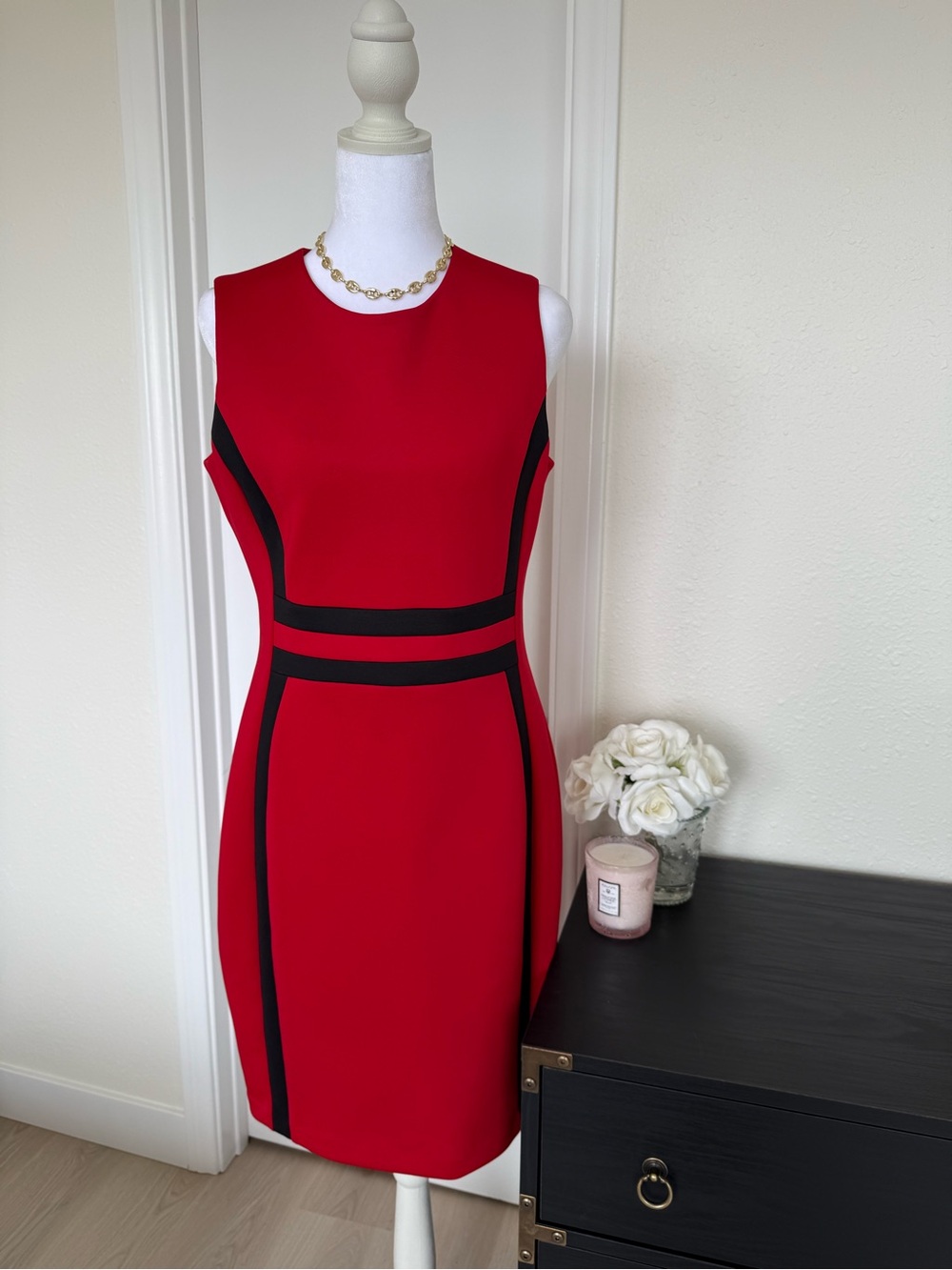 Calvin Klein Red Sheath Dress with Black Contrast Pre-loved Sz 8